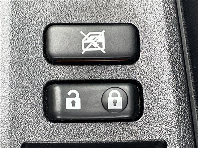 ヴィッツ Ｆ　純正ナビ　ワンセグＴＶ／ＣＤ／ＳＤ／ＡＵＸ　エアコン　フロアマット　ハロゲンヘッドライト　横滑り防止装置　リモコンキー　電動格納ミラー　ヘッドライトレベライザー　パワーウィンドウ　ハロゲンライト　禁煙（12枚目）