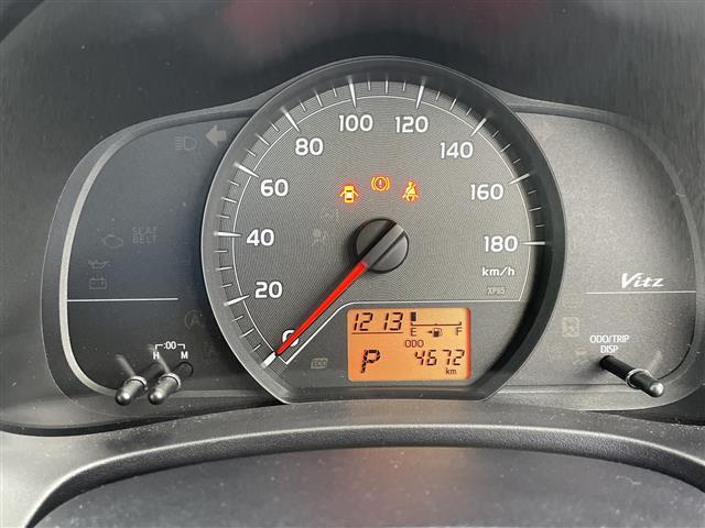 ヴィッツ Ｆ　純正ナビ　ワンセグＴＶ／ＣＤ／ＳＤ／ＡＵＸ　エアコン　フロアマット　ハロゲンヘッドライト　横滑り防止装置　リモコンキー　電動格納ミラー　ヘッドライトレベライザー　パワーウィンドウ　ハロゲンライト　禁煙（14枚目）