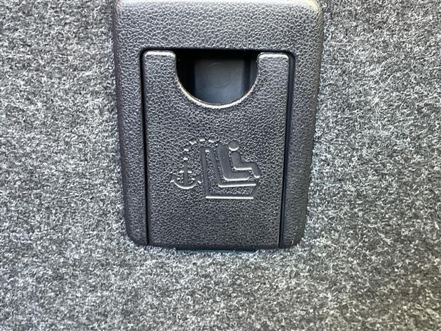 ヴィッツ Ｆ　純正ナビ　ワンセグＴＶ／ＣＤ／ＳＤ／ＡＵＸ　エアコン　フロアマット　ハロゲンヘッドライト　横滑り防止装置　リモコンキー　電動格納ミラー　ヘッドライトレベライザー　パワーウィンドウ　ハロゲンライト　禁煙（22枚目）