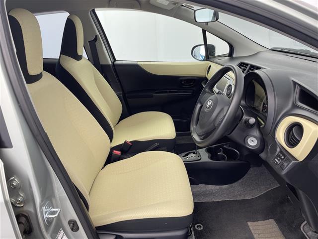 ヴィッツ Ｆ　純正ナビ　ワンセグＴＶ／ＣＤ／ＳＤ／ＡＵＸ　エアコン　フロアマット　ハロゲンヘッドライト　横滑り防止装置　リモコンキー　電動格納ミラー　ヘッドライトレベライザー　パワーウィンドウ　ハロゲンライト　禁煙（32枚目）