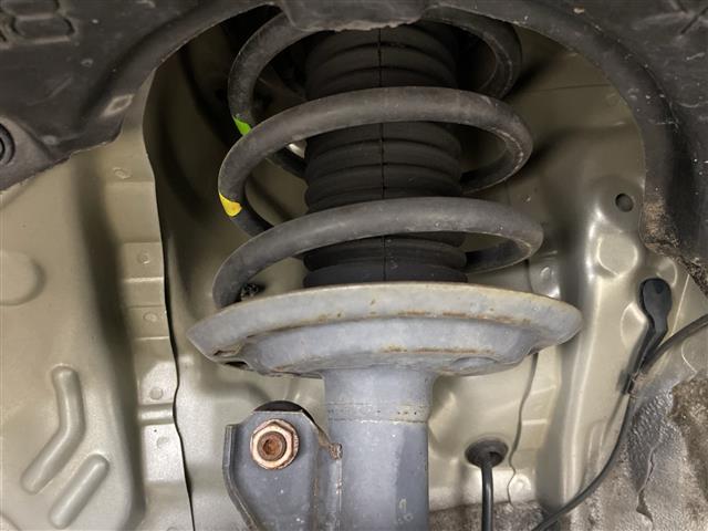 ヴィッツ Ｆ　純正ナビ　ワンセグＴＶ／ＣＤ／ＳＤ／ＡＵＸ　エアコン　フロアマット　ハロゲンヘッドライト　横滑り防止装置　リモコンキー　電動格納ミラー　ヘッドライトレベライザー　パワーウィンドウ　ハロゲンライト　禁煙（41枚目）