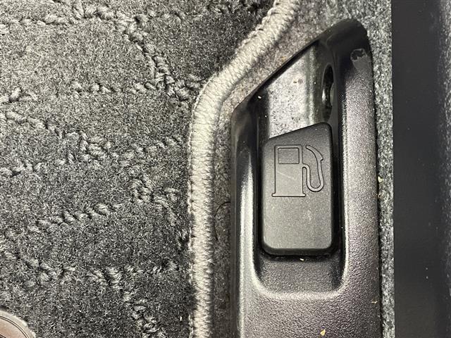 ヴィッツ Ｆ　純正ナビ　ワンセグＴＶ／ＣＤ／ＳＤ／ＡＵＸ　エアコン　フロアマット　ハロゲンヘッドライト　横滑り防止装置　リモコンキー　電動格納ミラー　ヘッドライトレベライザー　パワーウィンドウ　ハロゲンライト　禁煙（42枚目）