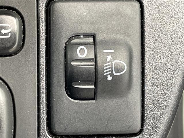 アクア Ｓ　禁煙車　純正７インチナビ　バックカメラ　ドライブレコーダー　プリクラッシュセーフティ　スマートキー　スペアキー　オートライト　オートマチックハイビーム　ステアリングスイッチ　ビルトインＥＴＣ（13枚目）