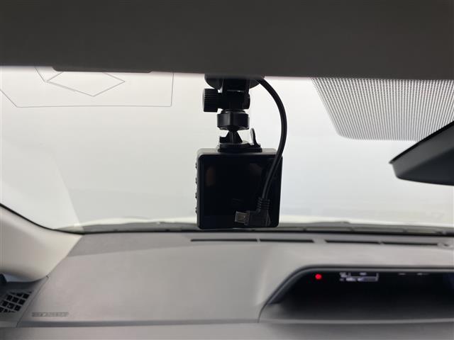 アクア Ｓ　禁煙車　純正７インチナビ　バックカメラ　ドライブレコーダー　プリクラッシュセーフティ　スマートキー　スペアキー　オートライト　オートマチックハイビーム　ステアリングスイッチ　ビルトインＥＴＣ（27枚目）