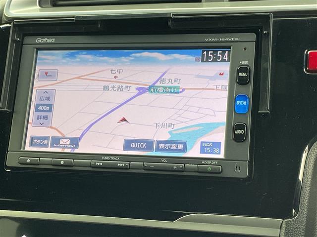 フィットハイブリッド Ｓパッケージ　禁煙車　衝突軽減ブレーキ　純正７インチナビ　バックカメラ　クルーズコントロール　ＬＥＤライト　純正１６インチアルミホイール　ステアリングリモコン　パドルシフト　ＥＴＣ　ドライブレコーダー　スマートキー（3枚目）