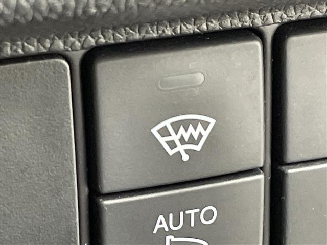 フィットハイブリッド Ｓパッケージ　禁煙車　衝突軽減ブレーキ　純正７インチナビ　バックカメラ　クルーズコントロール　ＬＥＤライト　純正１６インチアルミホイール　ステアリングリモコン　パドルシフト　ＥＴＣ　ドライブレコーダー　スマートキー（8枚目）