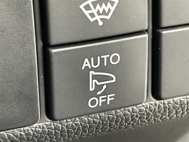 フィットハイブリッド Ｓパッケージ　禁煙車　衝突軽減ブレーキ　純正７インチナビ　バックカメラ　クルーズコントロール　ＬＥＤライト　純正１６インチアルミホイール　ステアリングリモコン　パドルシフト　ＥＴＣ　ドライブレコーダー　スマートキー（11枚目）