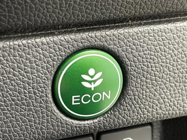 フィットハイブリッド Ｓパッケージ　禁煙車　衝突軽減ブレーキ　純正７インチナビ　バックカメラ　クルーズコントロール　ＬＥＤライト　純正１６インチアルミホイール　ステアリングリモコン　パドルシフト　ＥＴＣ　ドライブレコーダー　スマートキー（12枚目）