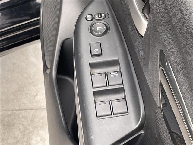 フィットハイブリッド Ｓパッケージ　禁煙車　衝突軽減ブレーキ　純正７インチナビ　バックカメラ　クルーズコントロール　ＬＥＤライト　純正１６インチアルミホイール　ステアリングリモコン　パドルシフト　ＥＴＣ　ドライブレコーダー　スマートキー（13枚目）