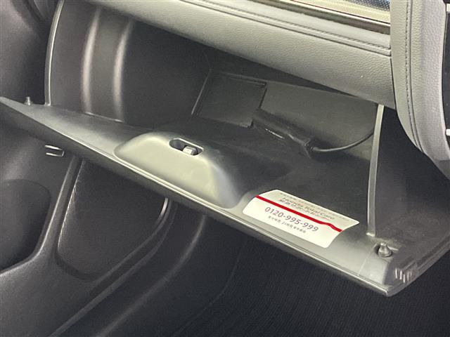 フィットハイブリッド Ｓパッケージ　禁煙車　衝突軽減ブレーキ　純正７インチナビ　バックカメラ　クルーズコントロール　ＬＥＤライト　純正１６インチアルミホイール　ステアリングリモコン　パドルシフト　ＥＴＣ　ドライブレコーダー　スマートキー（17枚目）