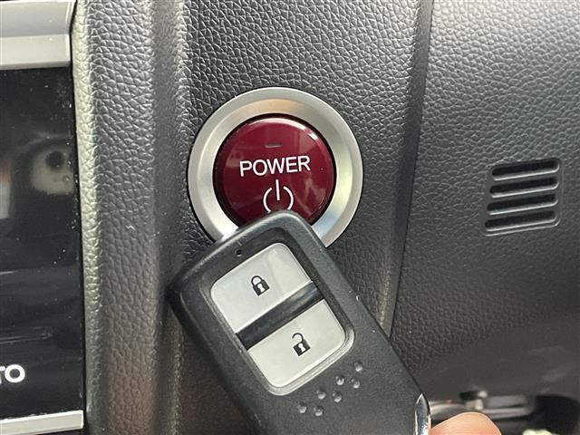 フィットハイブリッド Ｓパッケージ　禁煙車　衝突軽減ブレーキ　純正７インチナビ　バックカメラ　クルーズコントロール　ＬＥＤライト　純正１６インチアルミホイール　ステアリングリモコン　パドルシフト　ＥＴＣ　ドライブレコーダー　スマートキー（21枚目）