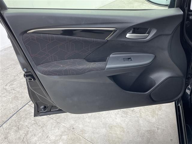 フィットハイブリッド Ｓパッケージ　禁煙車　衝突軽減ブレーキ　純正７インチナビ　バックカメラ　クルーズコントロール　ＬＥＤライト　純正１６インチアルミホイール　ステアリングリモコン　パドルシフト　ＥＴＣ　ドライブレコーダー　スマートキー（39枚目）