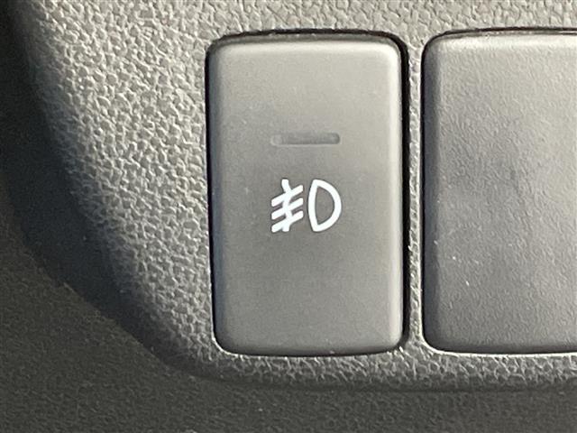 フィット Ｇ　スマートスタイルエディション　純正ナビ　ビルトインＥＴＣ　キノセンヘッドランプ　オートライト　フォグランプ　衝突被害軽減ブレーキ　チップアップシート　エアコン　スマートキー　電動格納ミラー　フロアマット　ステアリングスイッチ　禁煙（5枚目）