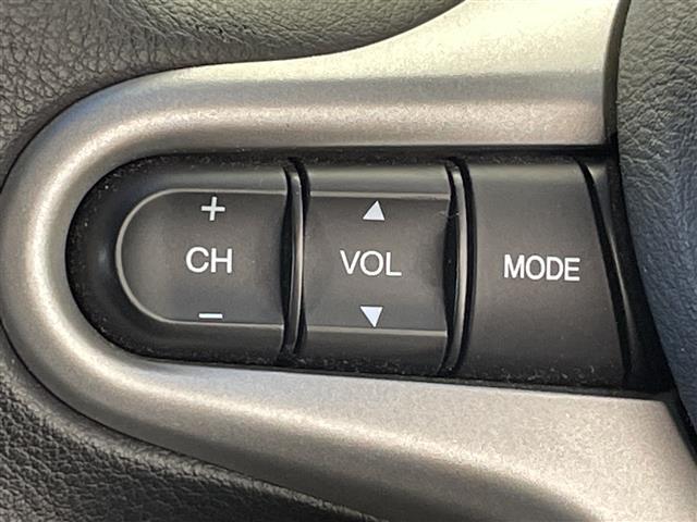 フィット Ｇ　スマートスタイルエディション　純正ナビ　ビルトインＥＴＣ　キノセンヘッドランプ　オートライト　フォグランプ　衝突被害軽減ブレーキ　チップアップシート　エアコン　スマートキー　電動格納ミラー　フロアマット　ステアリングスイッチ　禁煙（8枚目）