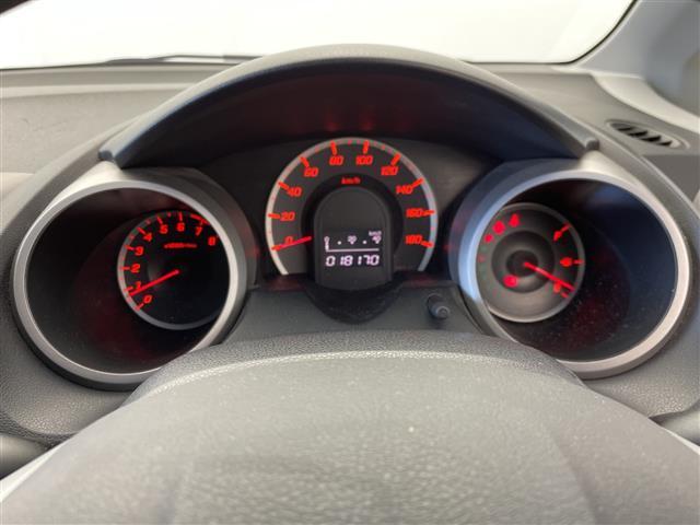 フィット Ｇ　スマートスタイルエディション　純正ナビ　ビルトインＥＴＣ　キノセンヘッドランプ　オートライト　フォグランプ　衝突被害軽減ブレーキ　チップアップシート　エアコン　スマートキー　電動格納ミラー　フロアマット　ステアリングスイッチ　禁煙（12枚目）