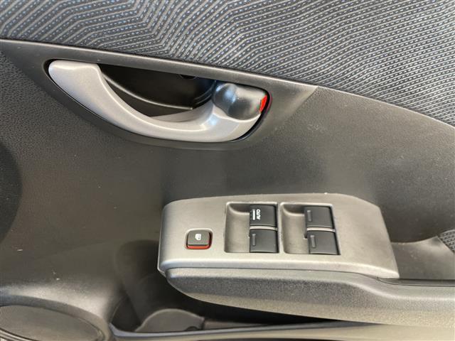 フィット Ｇ　スマートスタイルエディション　純正ナビ　ビルトインＥＴＣ　キノセンヘッドランプ　オートライト　フォグランプ　衝突被害軽減ブレーキ　チップアップシート　エアコン　スマートキー　電動格納ミラー　フロアマット　ステアリングスイッチ　禁煙（19枚目）