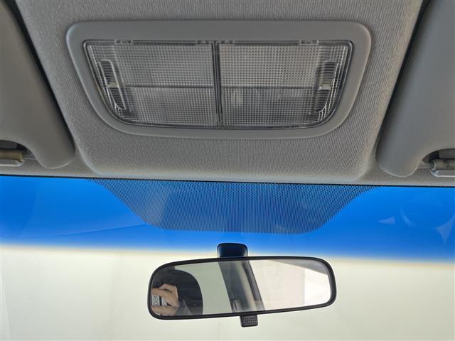 フィット Ｇ　スマートスタイルエディション　純正ナビ　ビルトインＥＴＣ　キノセンヘッドランプ　オートライト　フォグランプ　衝突被害軽減ブレーキ　チップアップシート　エアコン　スマートキー　電動格納ミラー　フロアマット　ステアリングスイッチ　禁煙（25枚目）