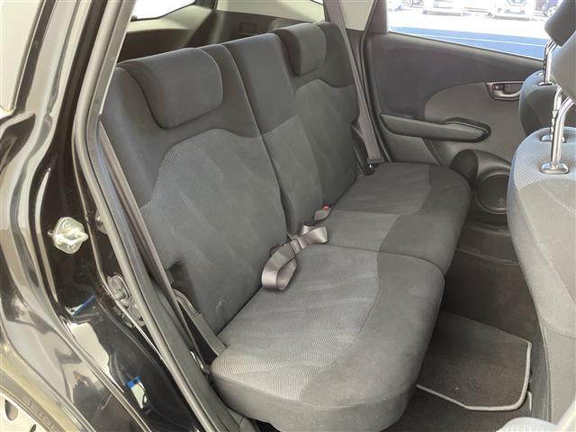 フィット Ｇ　スマートスタイルエディション　純正ナビ　ビルトインＥＴＣ　キノセンヘッドランプ　オートライト　フォグランプ　衝突被害軽減ブレーキ　チップアップシート　エアコン　スマートキー　電動格納ミラー　フロアマット　ステアリングスイッチ　禁煙（30枚目）