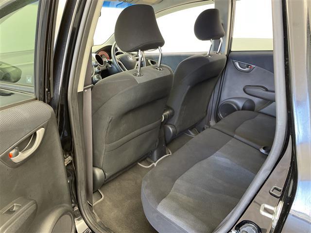 フィット Ｇ　スマートスタイルエディション　純正ナビ　ビルトインＥＴＣ　キノセンヘッドランプ　オートライト　フォグランプ　衝突被害軽減ブレーキ　チップアップシート　エアコン　スマートキー　電動格納ミラー　フロアマット　ステアリングスイッチ　禁煙（35枚目）