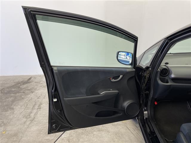 フィット Ｇ　スマートスタイルエディション　純正ナビ　ビルトインＥＴＣ　キノセンヘッドランプ　オートライト　フォグランプ　衝突被害軽減ブレーキ　チップアップシート　エアコン　スマートキー　電動格納ミラー　フロアマット　ステアリングスイッチ　禁煙（40枚目）