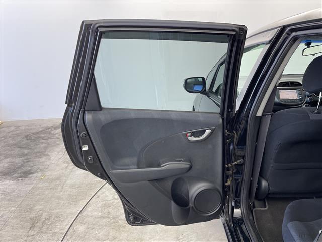 フィット Ｇ　スマートスタイルエディション　純正ナビ　ビルトインＥＴＣ　キノセンヘッドランプ　オートライト　フォグランプ　衝突被害軽減ブレーキ　チップアップシート　エアコン　スマートキー　電動格納ミラー　フロアマット　ステアリングスイッチ　禁煙（41枚目）