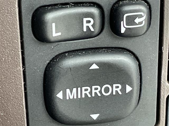 パッソ プラスハナ　Ｃパッケージ　純正ＳＤナビ　バックカメラ　ワンセグＴＶ　キセノンヘッドライト　フォグランプ　エアコン　純正フロアマット　ヘッドライトリベライザー　リモコンキー　盗難防止装置　電動格納ミラー　ＡＢＳ　禁煙車（6枚目）