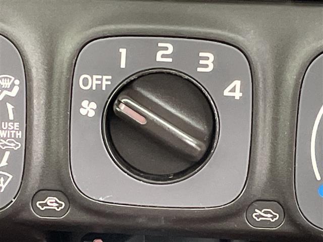 パッソ プラスハナ　Ｃパッケージ　純正ＳＤナビ　バックカメラ　ワンセグＴＶ　キセノンヘッドライト　フォグランプ　エアコン　純正フロアマット　ヘッドライトリベライザー　リモコンキー　盗難防止装置　電動格納ミラー　ＡＢＳ　禁煙車（19枚目）