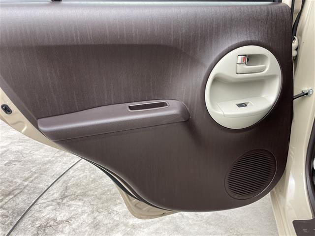 パッソ プラスハナ　Ｃパッケージ　純正ＳＤナビ　バックカメラ　ワンセグＴＶ　キセノンヘッドライト　フォグランプ　エアコン　純正フロアマット　ヘッドライトリベライザー　リモコンキー　盗難防止装置　電動格納ミラー　ＡＢＳ　禁煙車（41枚目）