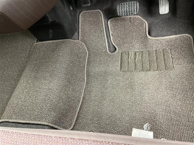 パッソ プラスハナ　Ｃパッケージ　純正ＳＤナビ　バックカメラ　ワンセグＴＶ　キセノンヘッドライト　フォグランプ　エアコン　純正フロアマット　ヘッドライトリベライザー　リモコンキー　盗難防止装置　電動格納ミラー　ＡＢＳ　禁煙車（42枚目）