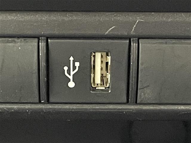 ヤリス ハイブリッドＧ　純正８型ナビ　バックカメラ　ＥＴＣ　ドラレコ　衝突被害軽減ブレーキ　レーンアシスト　オートマチックハイビーム　クリアランスソナー　ＬＥＤヘッドライト　ステアリングリモコン　ＵＳＢ入力端子　禁煙車（10枚目）