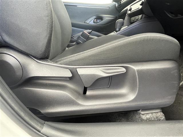 ヤリス ハイブリッドＧ　純正８型ナビ　バックカメラ　ＥＴＣ　ドラレコ　衝突被害軽減ブレーキ　レーンアシスト　オートマチックハイビーム　クリアランスソナー　ＬＥＤヘッドライト　ステアリングリモコン　ＵＳＢ入力端子　禁煙車（28枚目）