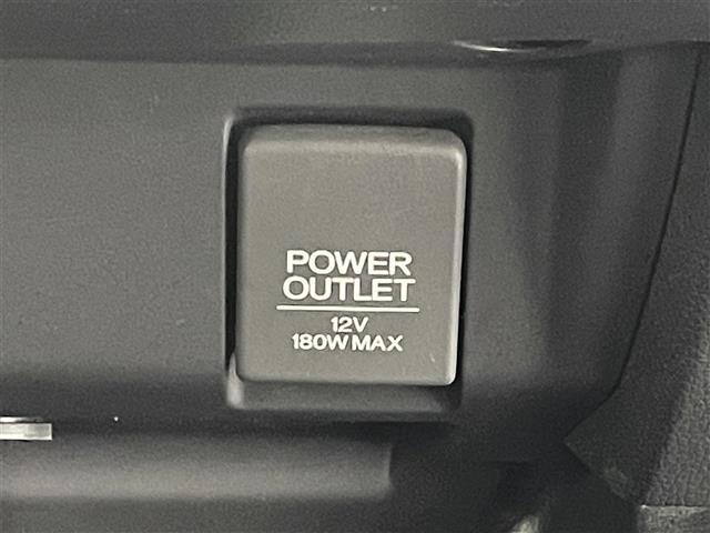 フィットハイブリッド Ｌパッケージ　純正８型ナビ　バックカメラ　ワンセグＴＶ　ＥＴＣ　オートライト　キノセンヘッドライト　衝突被害軽減システム　クルーズコントロール　ＡＢＳ　ハーフレザーシート　スマートキー　オートエアコン　禁煙車（12枚目）