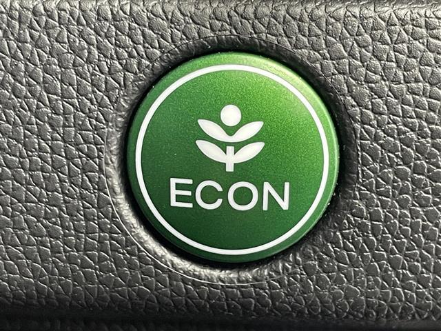 フィットハイブリッド Ｌパッケージ　純正８型ナビ　バックカメラ　ワンセグＴＶ　ＥＴＣ　オートライト　キノセンヘッドライト　衝突被害軽減システム　クルーズコントロール　ＡＢＳ　ハーフレザーシート　スマートキー　オートエアコン　禁煙車（13枚目）