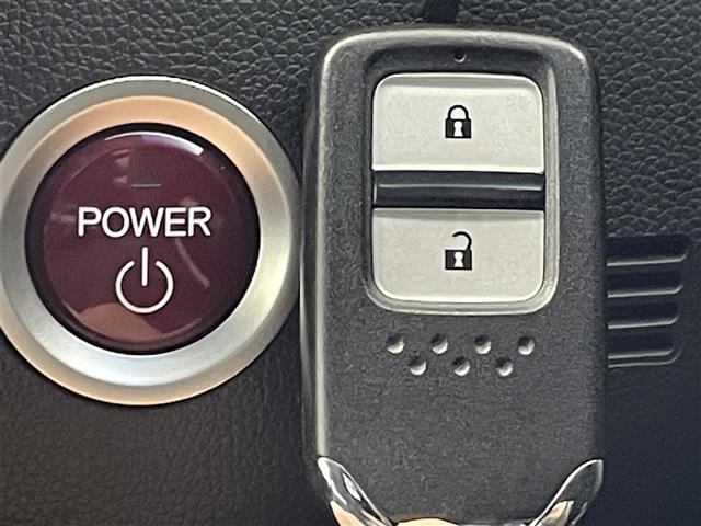 フィットハイブリッド Ｌパッケージ　純正８型ナビ　バックカメラ　ワンセグＴＶ　ＥＴＣ　オートライト　キノセンヘッドライト　衝突被害軽減システム　クルーズコントロール　ＡＢＳ　ハーフレザーシート　スマートキー　オートエアコン　禁煙車（14枚目）