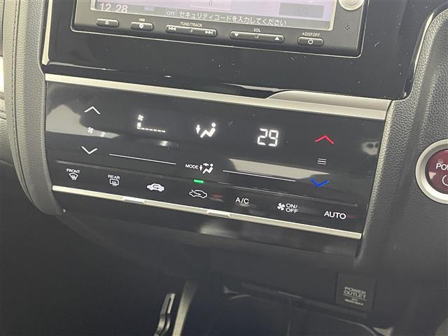 フィットハイブリッド Ｌパッケージ　純正８型ナビ　バックカメラ　ワンセグＴＶ　ＥＴＣ　オートライト　キノセンヘッドライト　衝突被害軽減システム　クルーズコントロール　ＡＢＳ　ハーフレザーシート　スマートキー　オートエアコン　禁煙車（15枚目）