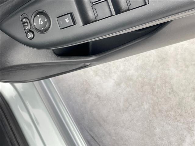 フィットハイブリッド Ｌパッケージ　純正８型ナビ　バックカメラ　ワンセグＴＶ　ＥＴＣ　オートライト　キノセンヘッドライト　衝突被害軽減システム　クルーズコントロール　ＡＢＳ　ハーフレザーシート　スマートキー　オートエアコン　禁煙車（16枚目）