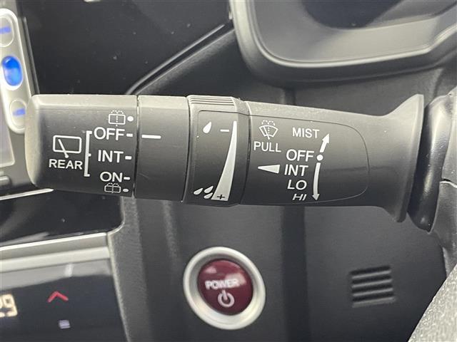 フィットハイブリッド Ｌパッケージ　純正８型ナビ　バックカメラ　ワンセグＴＶ　ＥＴＣ　オートライト　キノセンヘッドライト　衝突被害軽減システム　クルーズコントロール　ＡＢＳ　ハーフレザーシート　スマートキー　オートエアコン　禁煙車（18枚目）