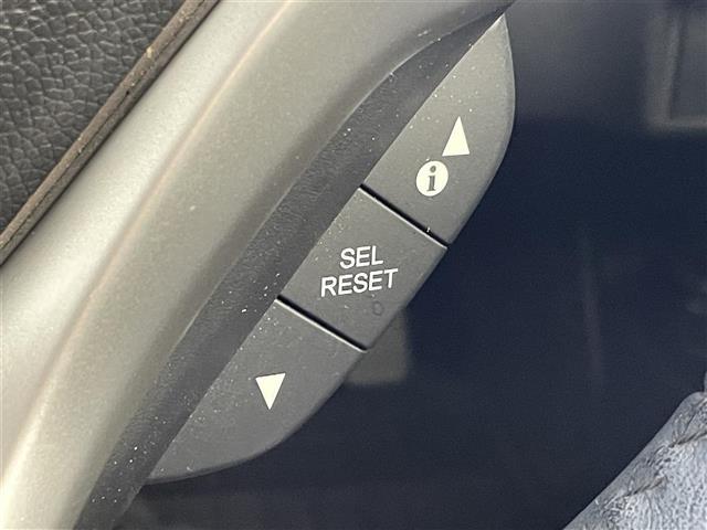 フィットハイブリッド Ｌパッケージ　純正８型ナビ　バックカメラ　ワンセグＴＶ　ＥＴＣ　オートライト　キノセンヘッドライト　衝突被害軽減システム　クルーズコントロール　ＡＢＳ　ハーフレザーシート　スマートキー　オートエアコン　禁煙車（22枚目）