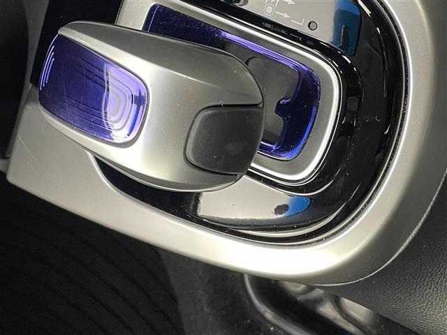 フィットハイブリッド Ｌパッケージ　純正８型ナビ　バックカメラ　ワンセグＴＶ　ＥＴＣ　オートライト　キノセンヘッドライト　衝突被害軽減システム　クルーズコントロール　ＡＢＳ　ハーフレザーシート　スマートキー　オートエアコン　禁煙車（23枚目）