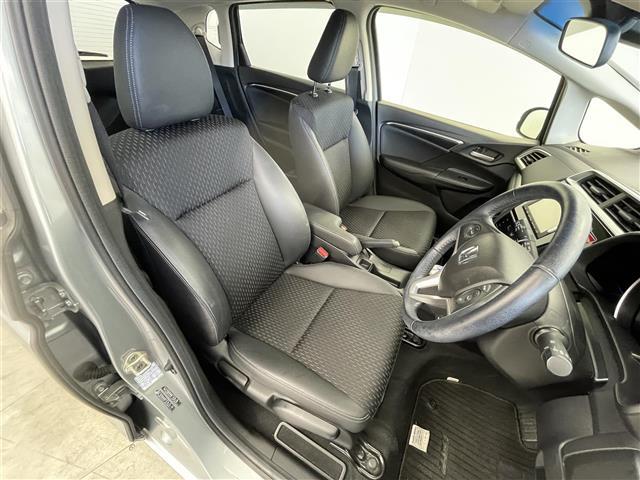 フィットハイブリッド Ｌパッケージ　純正８型ナビ　バックカメラ　ワンセグＴＶ　ＥＴＣ　オートライト　キノセンヘッドライト　衝突被害軽減システム　クルーズコントロール　ＡＢＳ　ハーフレザーシート　スマートキー　オートエアコン　禁煙車（28枚目）