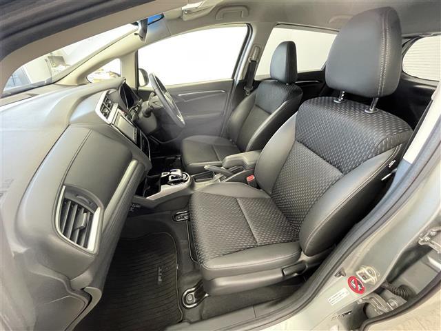 フィットハイブリッド Ｌパッケージ　純正８型ナビ　バックカメラ　ワンセグＴＶ　ＥＴＣ　オートライト　キノセンヘッドライト　衝突被害軽減システム　クルーズコントロール　ＡＢＳ　ハーフレザーシート　スマートキー　オートエアコン　禁煙車（30枚目）