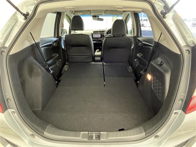 フィットハイブリッド Ｌパッケージ　純正８型ナビ　バックカメラ　ワンセグＴＶ　ＥＴＣ　オートライト　キノセンヘッドライト　衝突被害軽減システム　クルーズコントロール　ＡＢＳ　ハーフレザーシート　スマートキー　オートエアコン　禁煙車（35枚目）