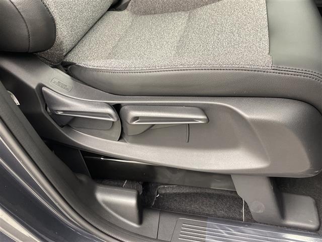 フリード エアー　ＥＸ　登録済未使用車　純正９型ナビ　全周囲カメラ　マルチビューカメラシステム　後退出庫サポート　アダプティブクルーズコントロール　両側電動スライドドア　シートヒーター　ＢＳＭ　ＬＥＤ　衝突被害軽減ブレーキ（27枚目）