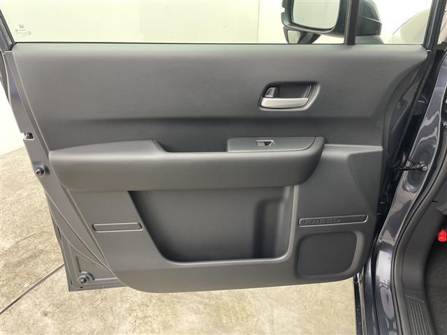 フリード エアー　ＥＸ　登録済未使用車　純正９型ナビ　全周囲カメラ　マルチビューカメラシステム　後退出庫サポート　アダプティブクルーズコントロール　両側電動スライドドア　シートヒーター　ＢＳＭ　ＬＥＤ　衝突被害軽減ブレーキ（40枚目）