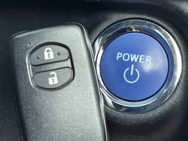 アクア Ｇブラックソフトレザーセレクション　純正ナビ　バックカメラ　ビルトインＥＴＣ　ドラレコ　ハーフレザーシート　衝突被害軽減ブレーキ　レーンアシスト　オートマチックハイビーム　キセノンヘッドライト　フォグランプ　スマートキー　禁煙車（9枚目）