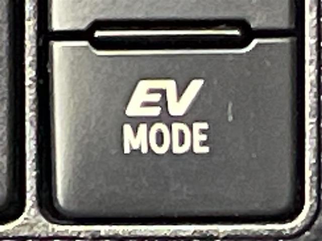 アクア Ｇブラックソフトレザーセレクション　純正ナビ　バックカメラ　ビルトインＥＴＣ　ドラレコ　ハーフレザーシート　衝突被害軽減ブレーキ　レーンアシスト　オートマチックハイビーム　キセノンヘッドライト　フォグランプ　スマートキー　禁煙車（11枚目）