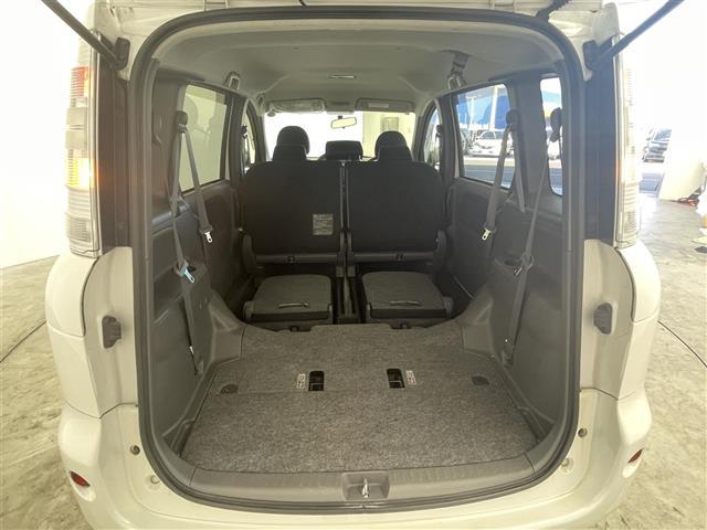 シエンタ ＤＩＣＥ－Ｇ　ナビ　バックカメラ　フルセグＴＶ　Ｂｌｕｅｔｏｏｔｈ接続　ＥＴＣ　電動スライドドア　キセノンヘッドライト　フォグランプ　エアコン　ステアリングリモコン　電動格納ミラー　純正フロアマット　禁煙車（24枚目）