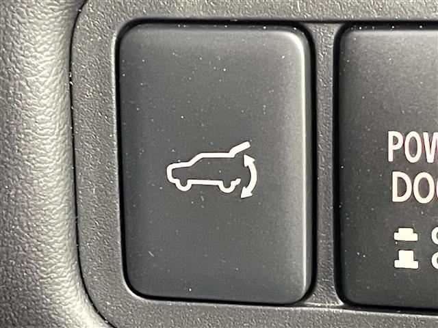 デリカＤ：５ シャモニー　４ＷＤ　登録済未使用車　ＢＳＭ　ハーフレザーシート　電動リアゲート　アダプティブクルーズコントロール　衝突被害軽減ブレーキ　レーンアシスト　オートマチックハイビーム　ＬＥＤ　ステアリングヒーター　禁煙（4枚目）