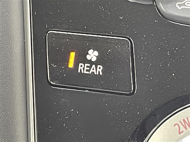 デリカＤ：５ シャモニー　４ＷＤ　登録済未使用車　ＢＳＭ　ハーフレザーシート　電動リアゲート　アダプティブクルーズコントロール　衝突被害軽減ブレーキ　レーンアシスト　オートマチックハイビーム　ＬＥＤ　ステアリングヒーター　禁煙（20枚目）