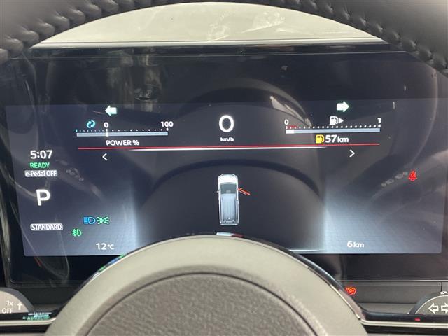 セレナ ｅ－パワー　ハイウェイスターＶ　登録済未使用車　純正１２．３型ナビ　全周囲カメラ　プロパイロット　ＥＴＣ２．０　純正前後ドラレコ　電子ミラー　ＢＳＭ　両側電動スライドドア　アダプティブＬＥＤライト　衝突被害軽減ブレーキ　禁煙（11枚目）